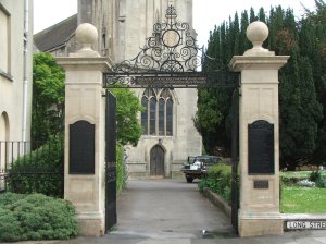 Dursley War Memorial Gates, St James Church, Dursley